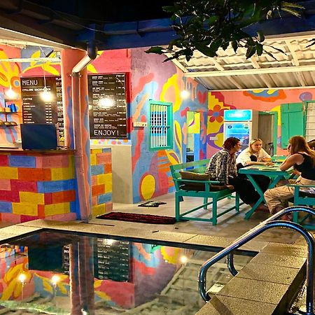 Cycling Backpacker Hostel & Cafe Unawatuna Dış mekan fotoğraf