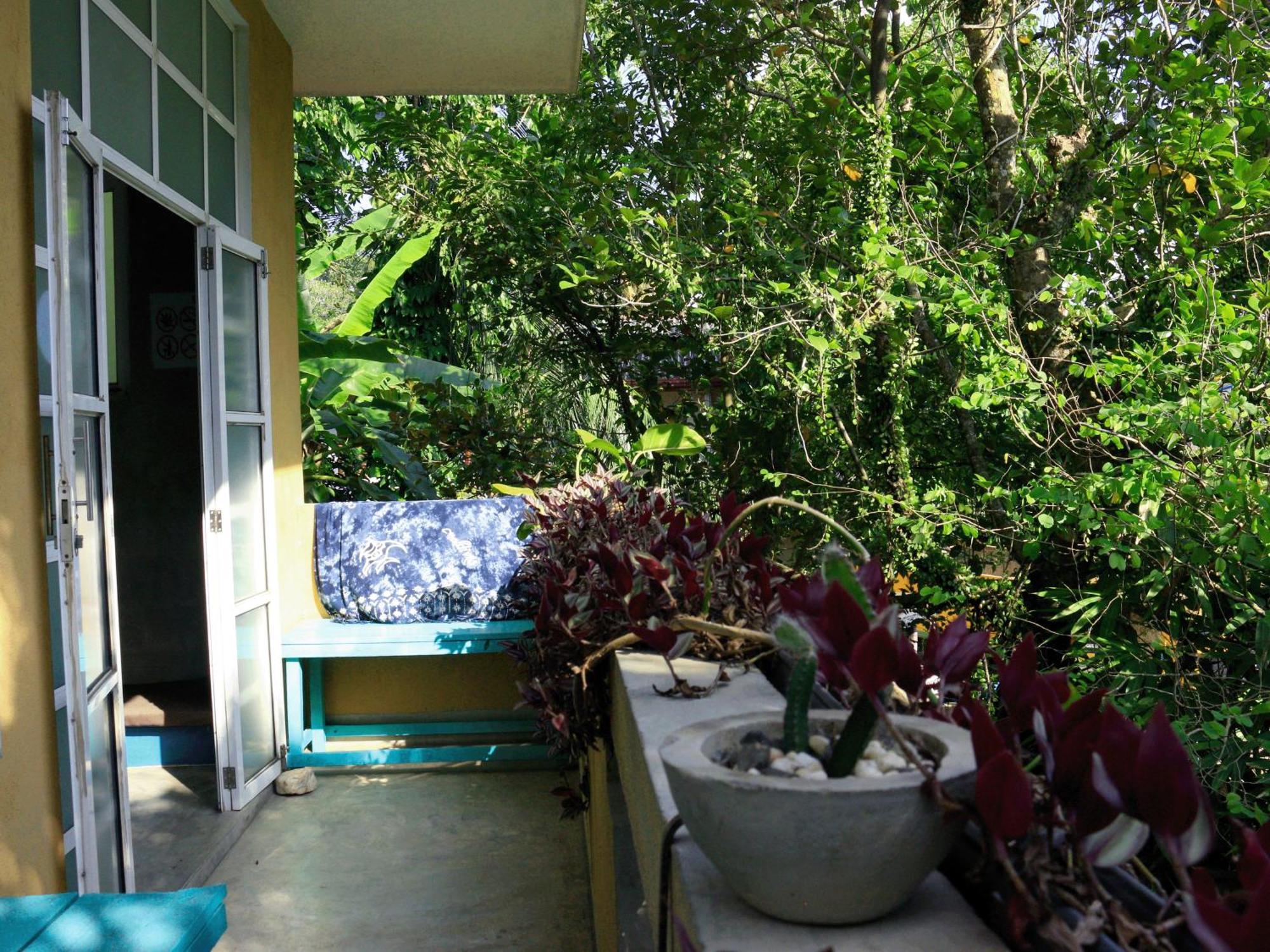 Cycling Backpacker Hostel & Cafe Unawatuna Dış mekan fotoğraf